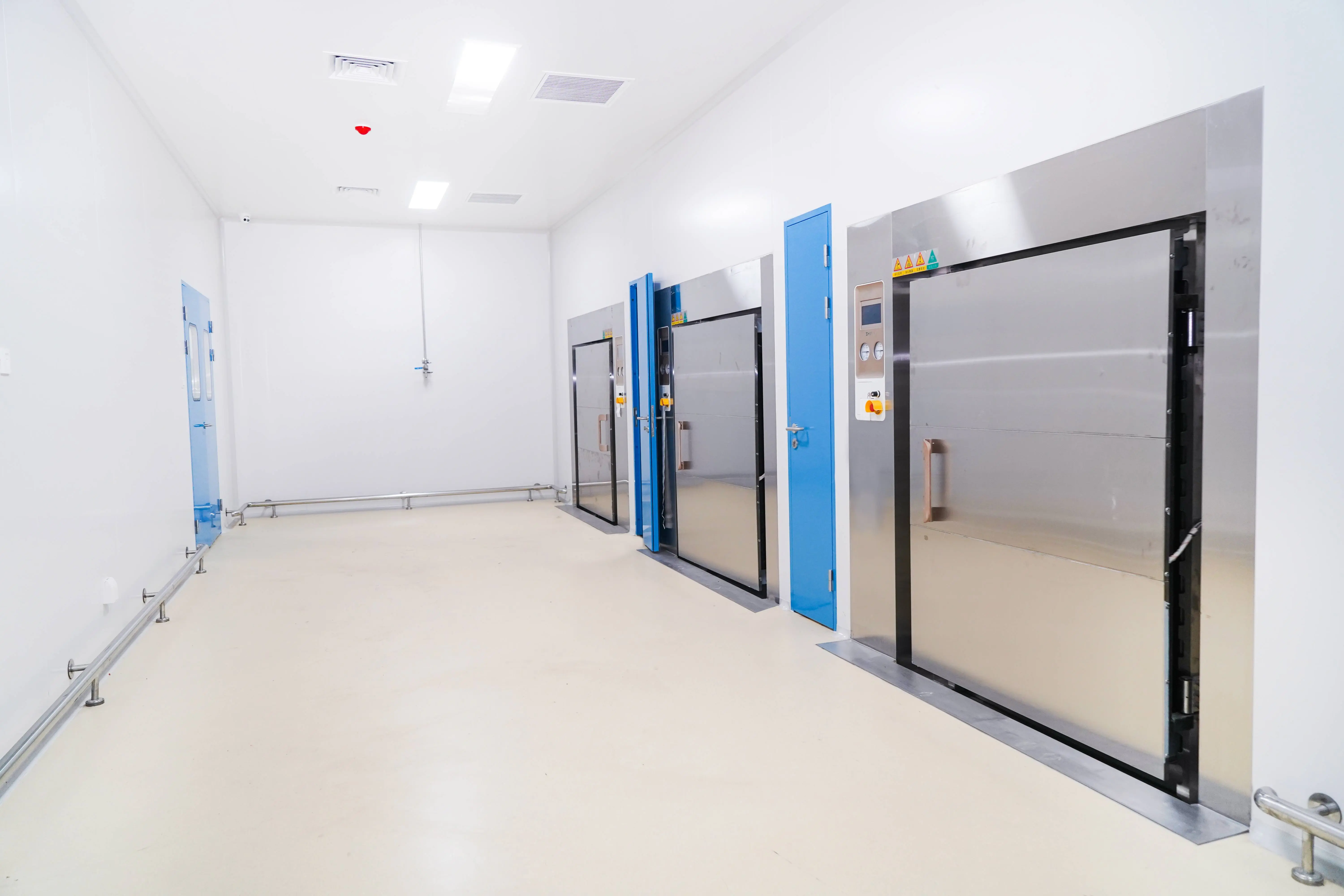 Requisitos para Sala Limpa Farmacêutica: Normas GMP, Layout e Guia de Equipamentos